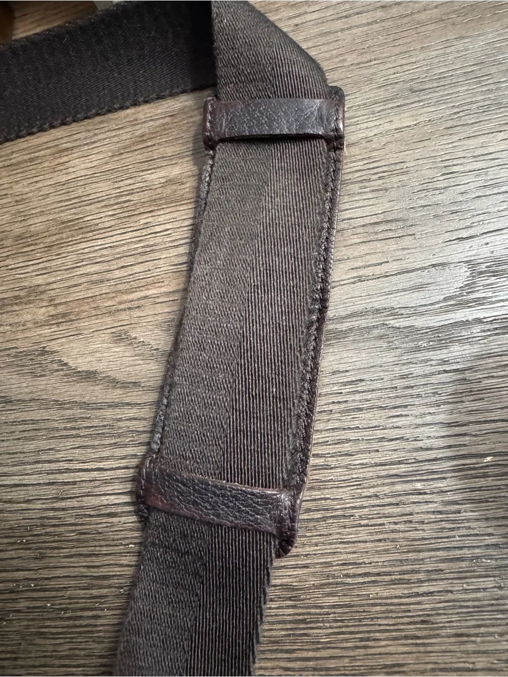 Authentic Gucci GG Canvas Messenger Crossbody Bag Beige Brown